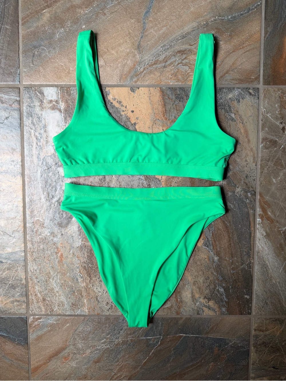 Dippin' Daisy's Bright Green Bikini Set High Waisted High Leg Scoop Top Medium M